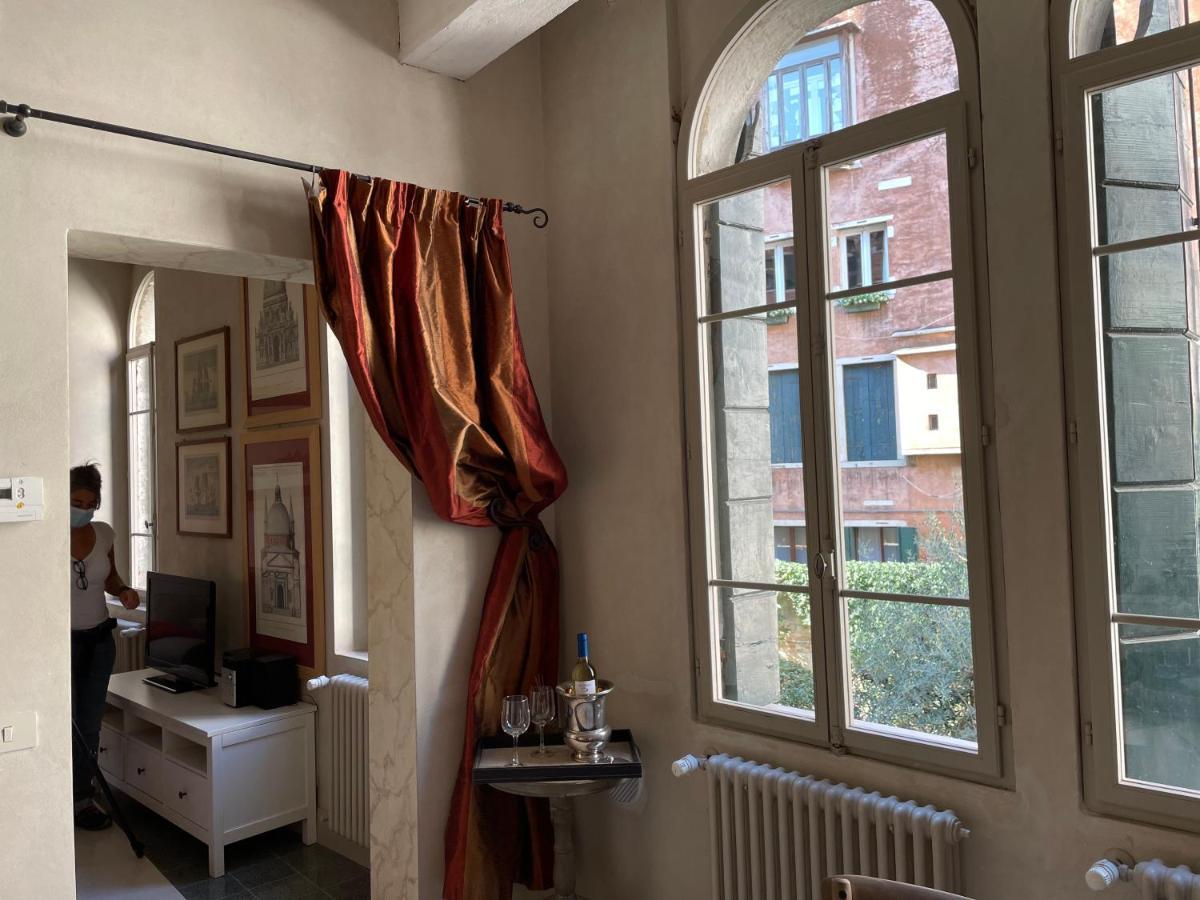 Ca Del Console Apartment Venesia Bagian luar foto