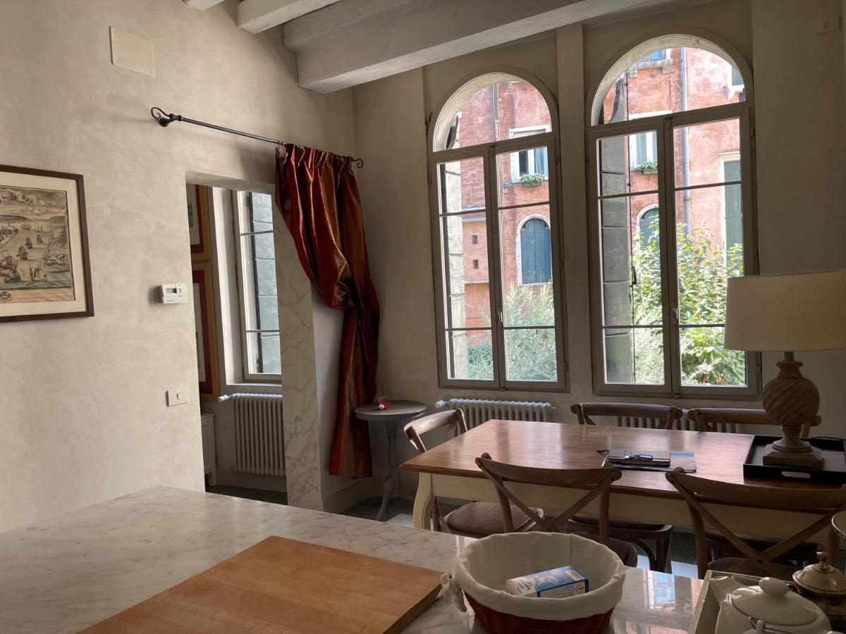 Ca Del Console Apartment Venesia Bagian luar foto