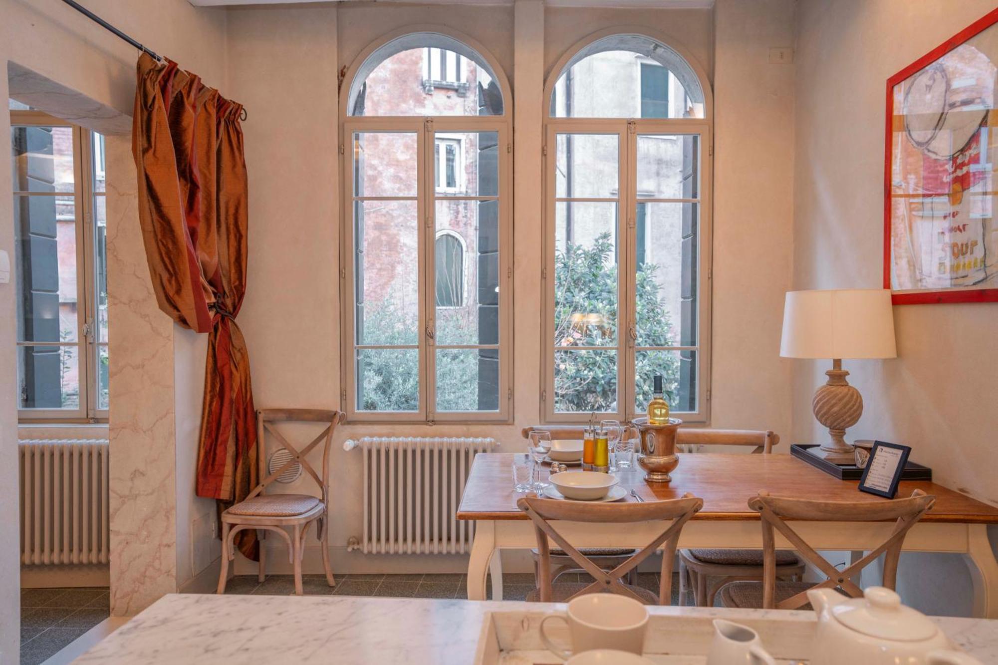 Ca Del Console Apartment Venesia Bagian luar foto